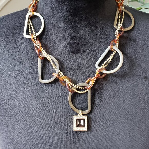 Women 3 Strand Gold Tone "D" Shape Acrylic Link Chain Necklace with Lobster - Picture 1 of 7